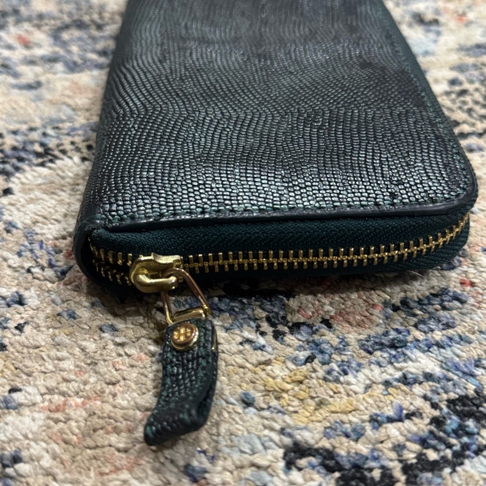 Tory Burch Textured Dark Green Wallet - Picture 3 of 8